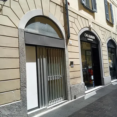 A Few Steps From Como, Beautiful Flat 公寓