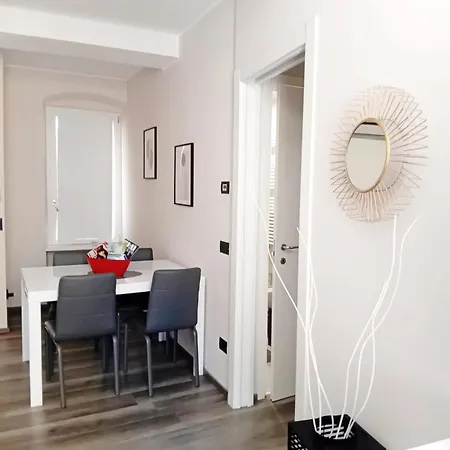 A Few Steps From Como, Beautiful Flat 公寓