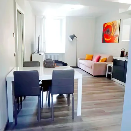 A Few Steps From Como, Beautiful Flat * 科莫